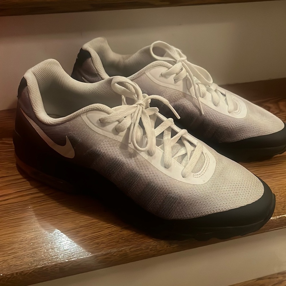 Men’s EUC Nike Air Max - Picture 1 of 3